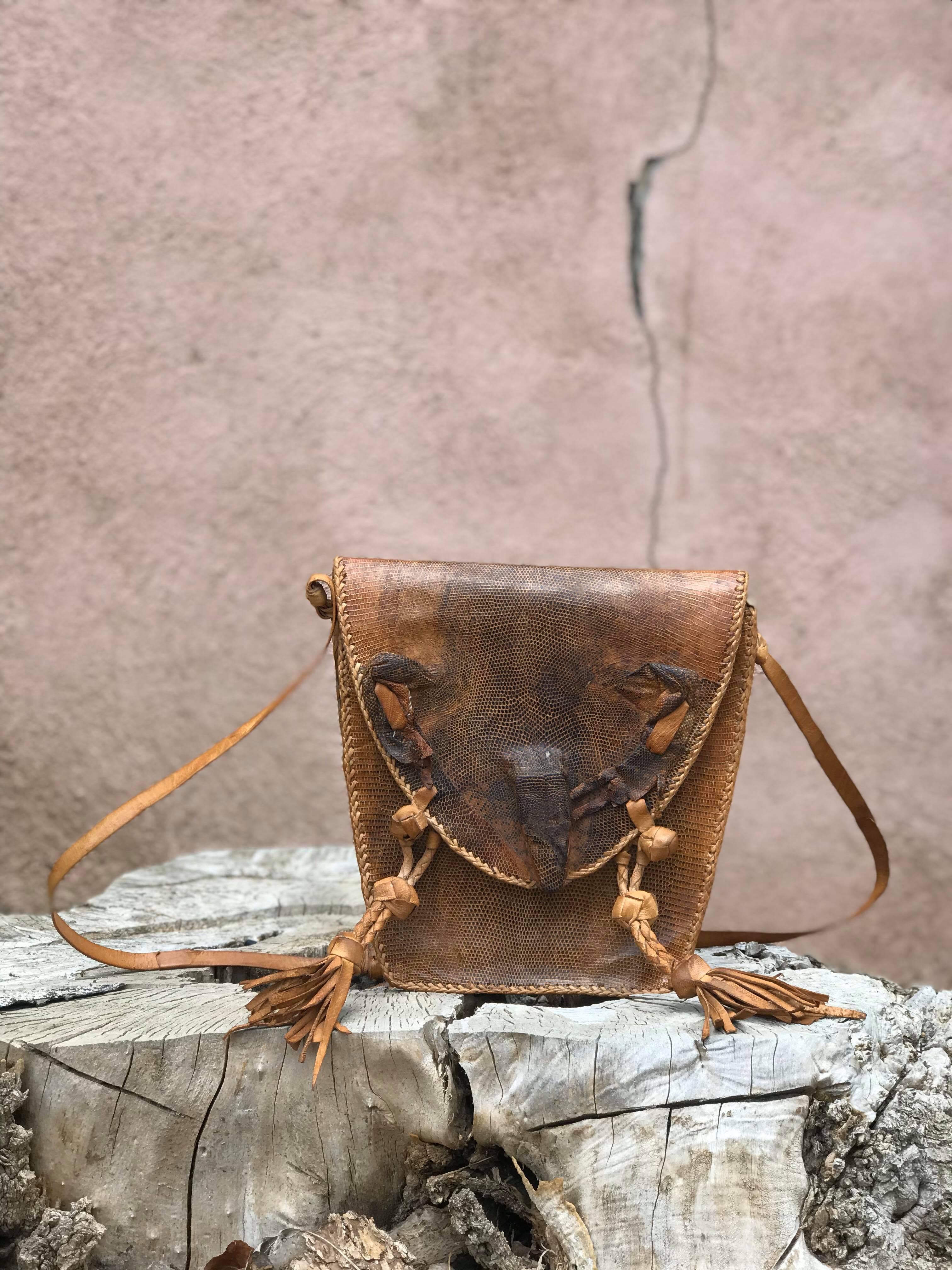 FOAK vintage Gucci pure black lizard leather antique saddle bag - Shop  foakvintage Messenger Bags & Sling Bags - Pinkoi