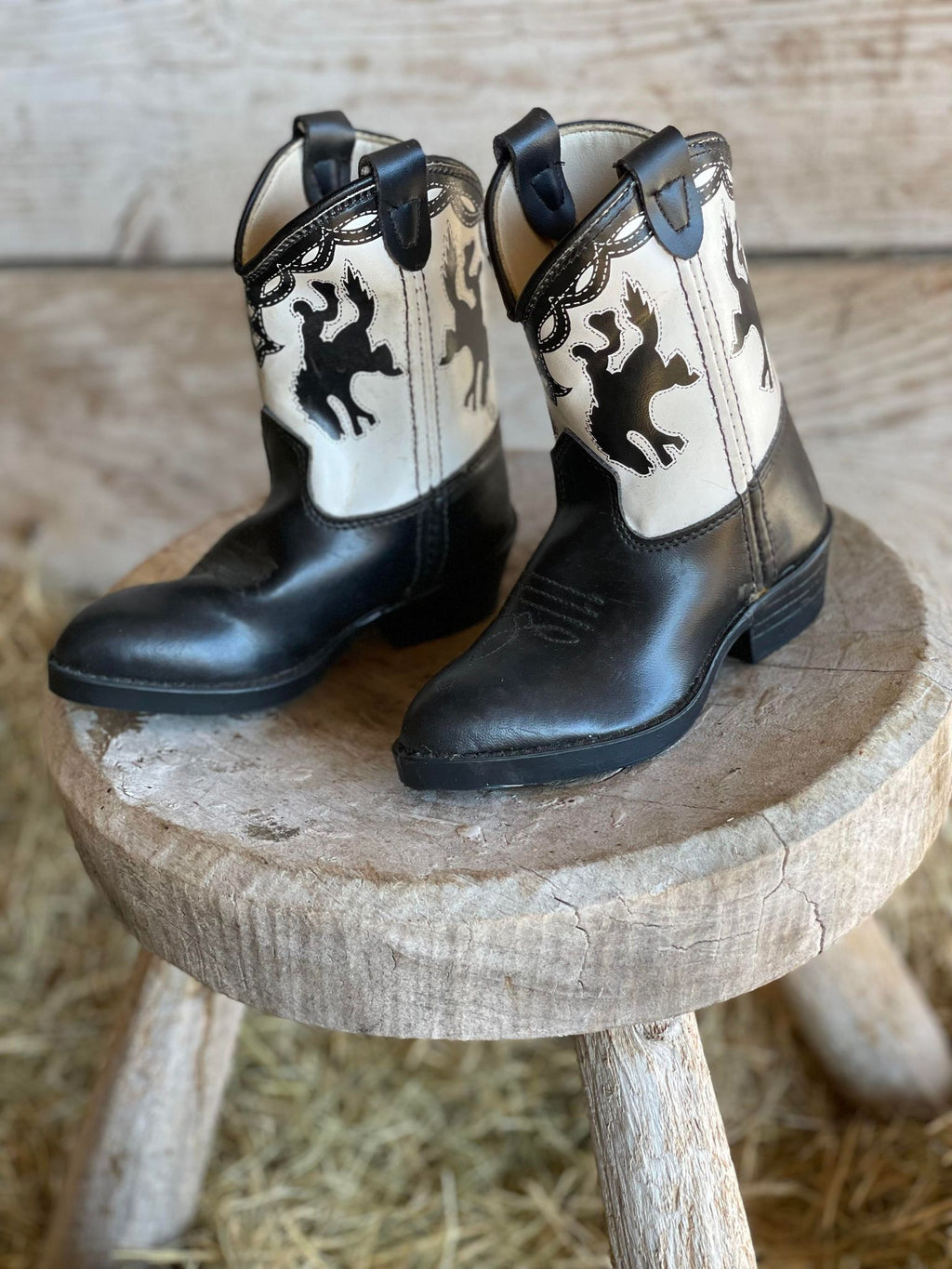 Vintage Bucking Horse Cowboy Boots (5.5 D)