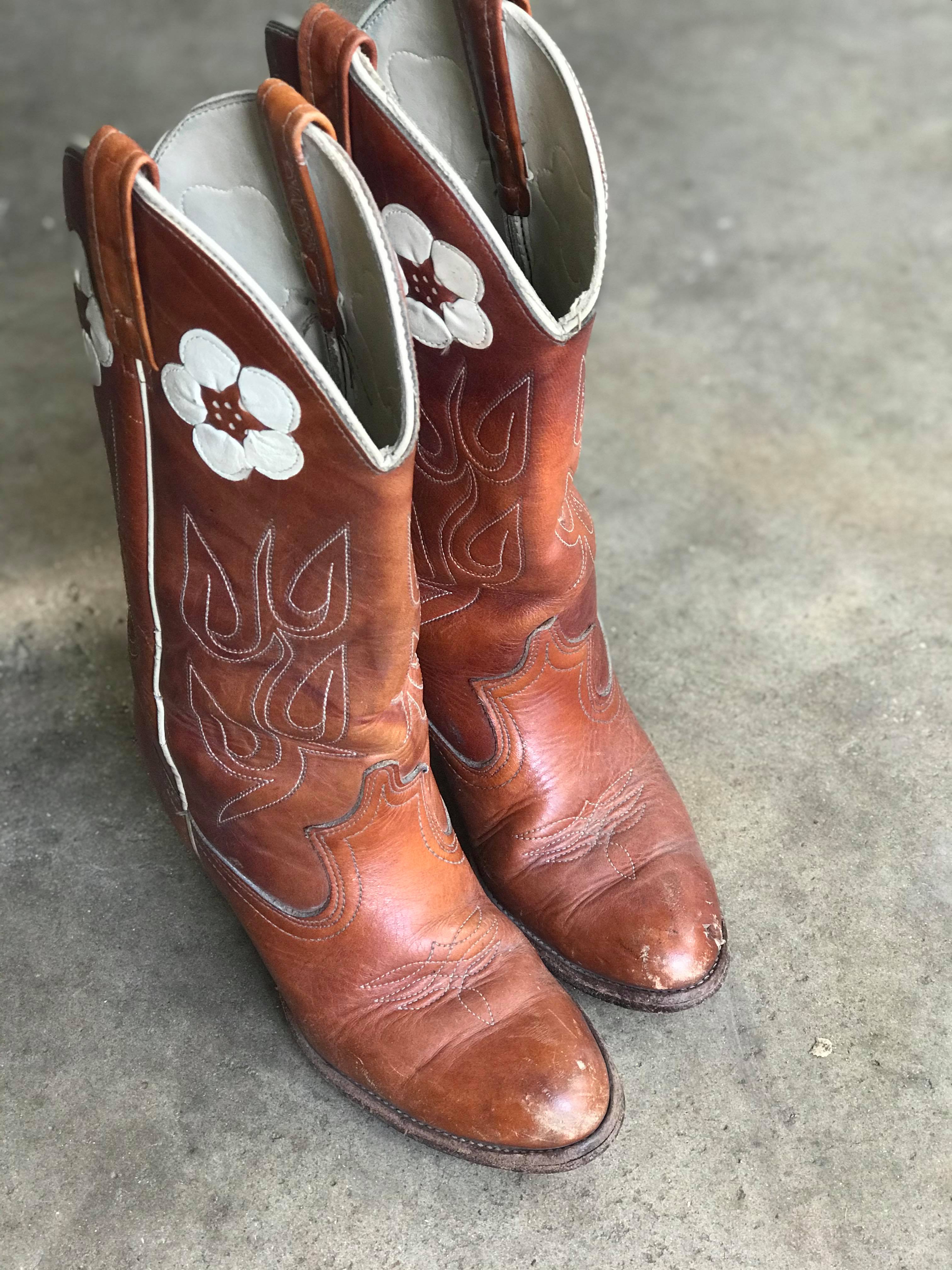 Vintage Acme Boots with Floral Design – PEOPLE OF THE VALLEY